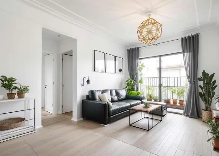 Stylist 2 Bedrooms Apartment